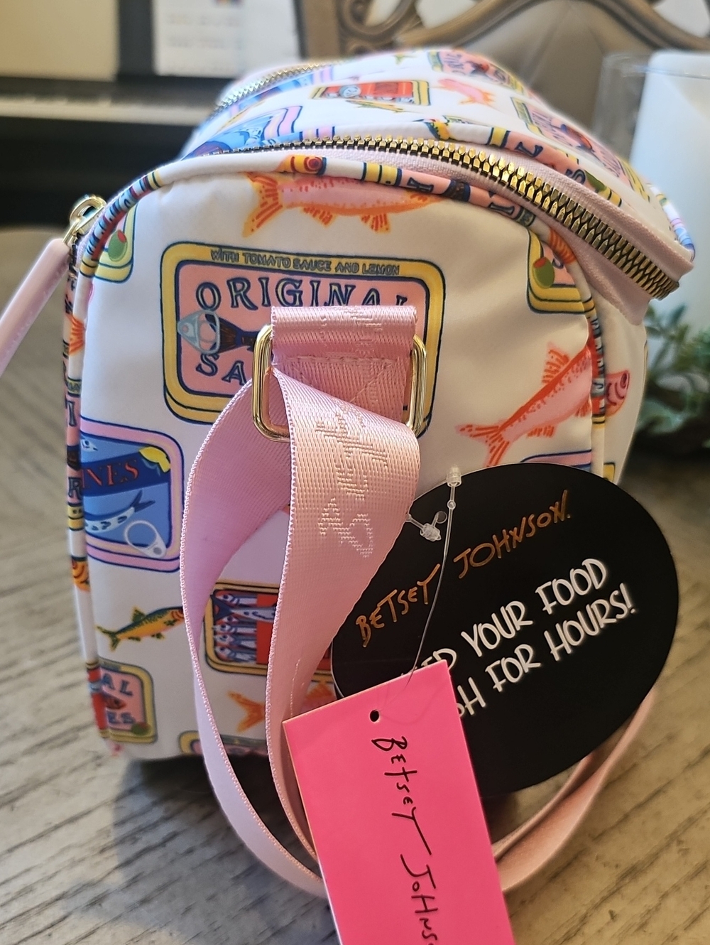 Betsey Johnson 'Original Sardines' Pink Crossbody Lunch Tote NWT - Picture 2 of 11